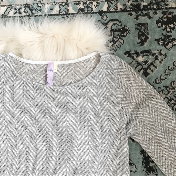 Francesca's Collections Sweaters - Francesca’s / Alya | Herringbone Boho Sweater